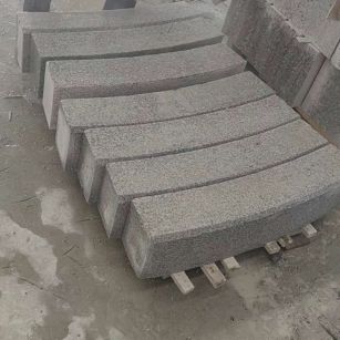安顺芝麻白弧形路牙石