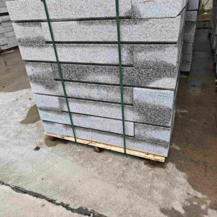 安顺芙蓉白路牙石，马路牙子