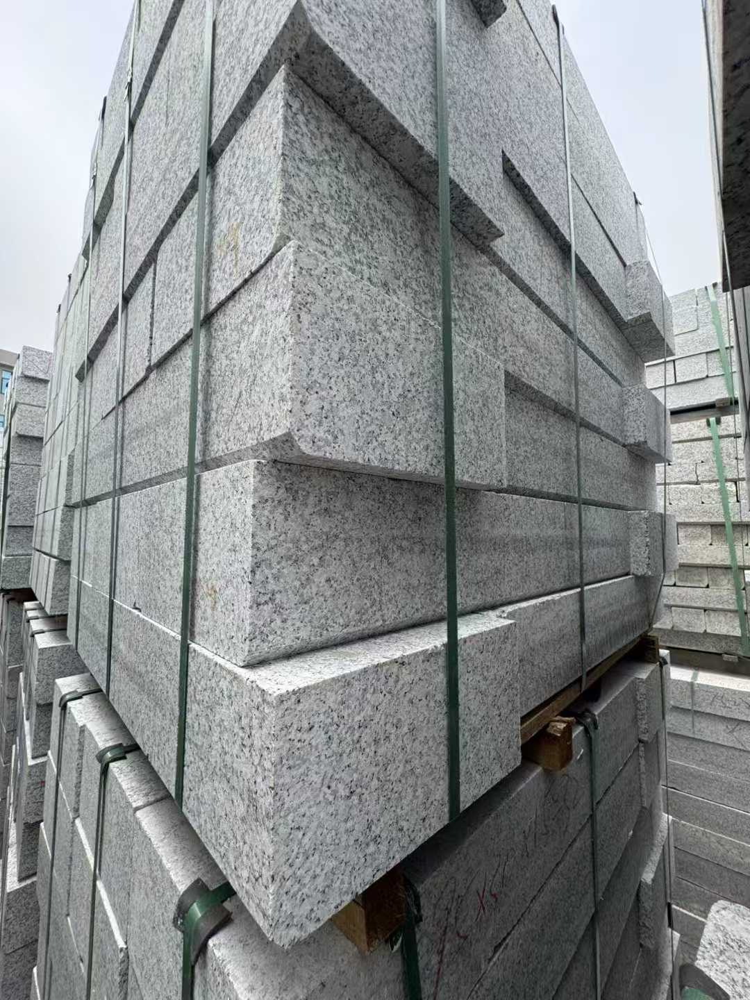 安顺芝麻白路牙石 马路牙子